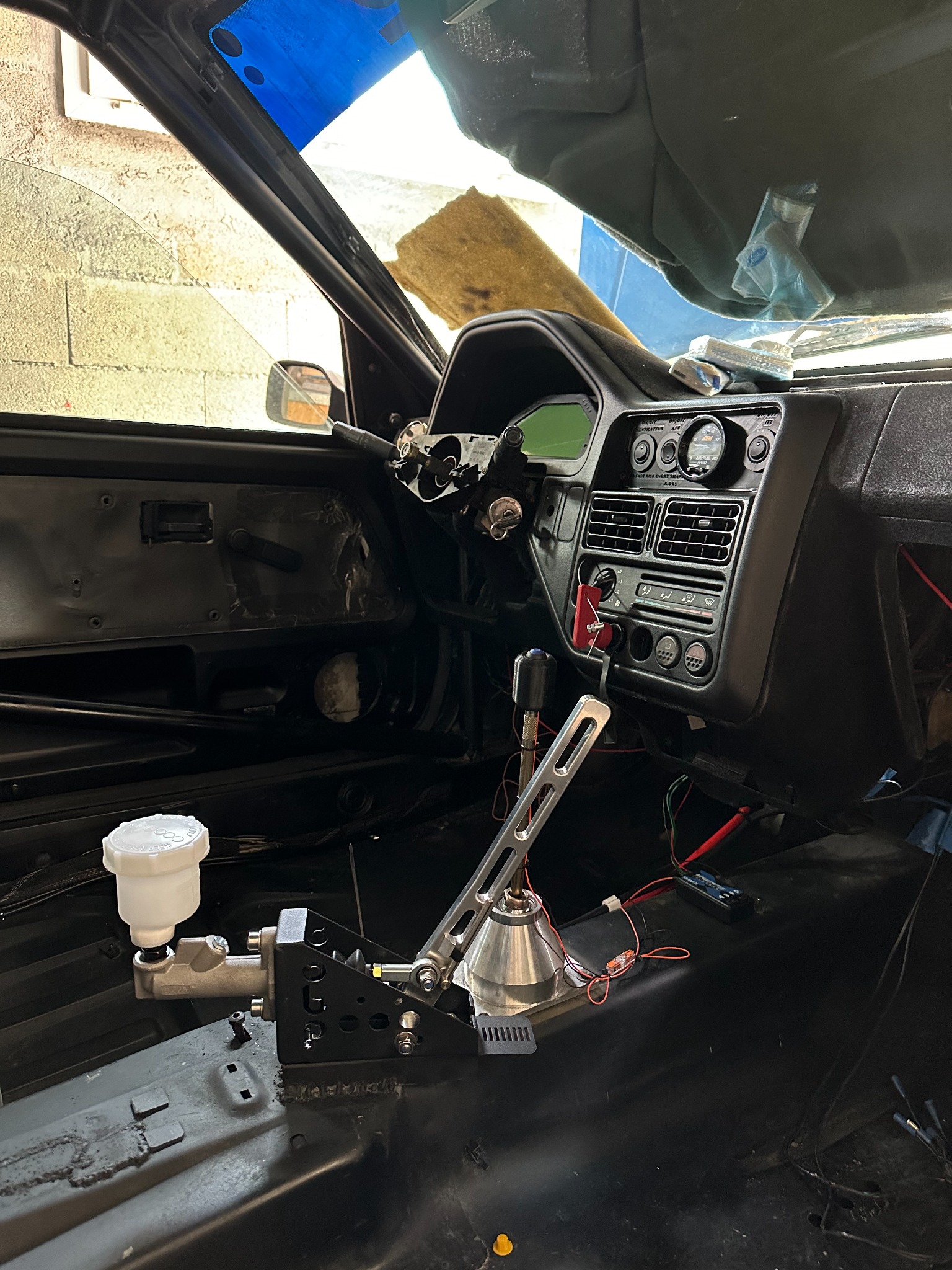 Intérieur compétition de la Peugeot 106 MAXI