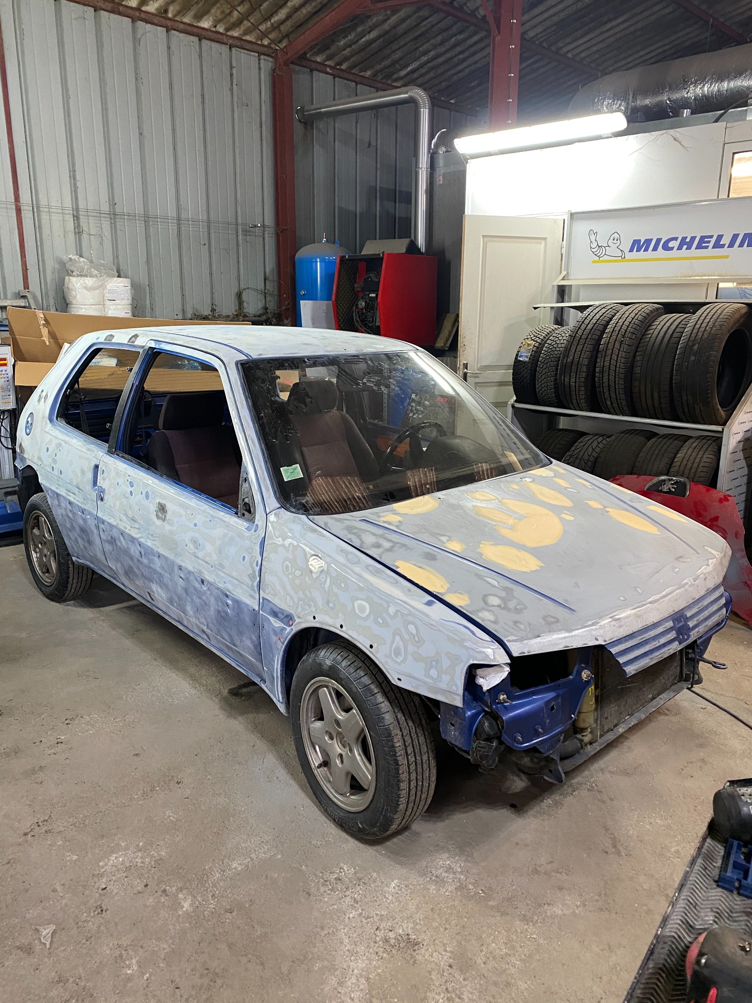 Peugeot 106 XSI en préparation carrosserie